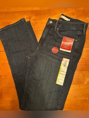Levi Strauss Signature Women's Mid Rise Straight